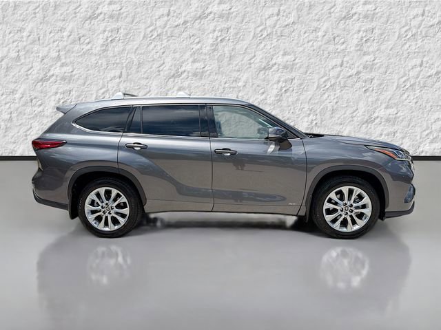 Used 2023 Toyota Highlander Limited AWD/4WD image 2