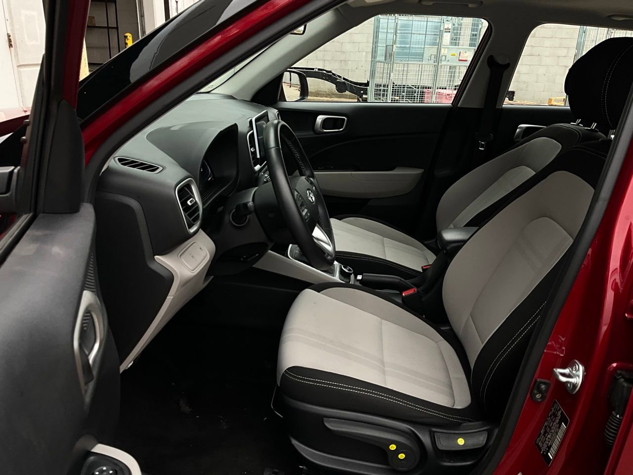 Used 2025 Hyundai Venue SEL image 10