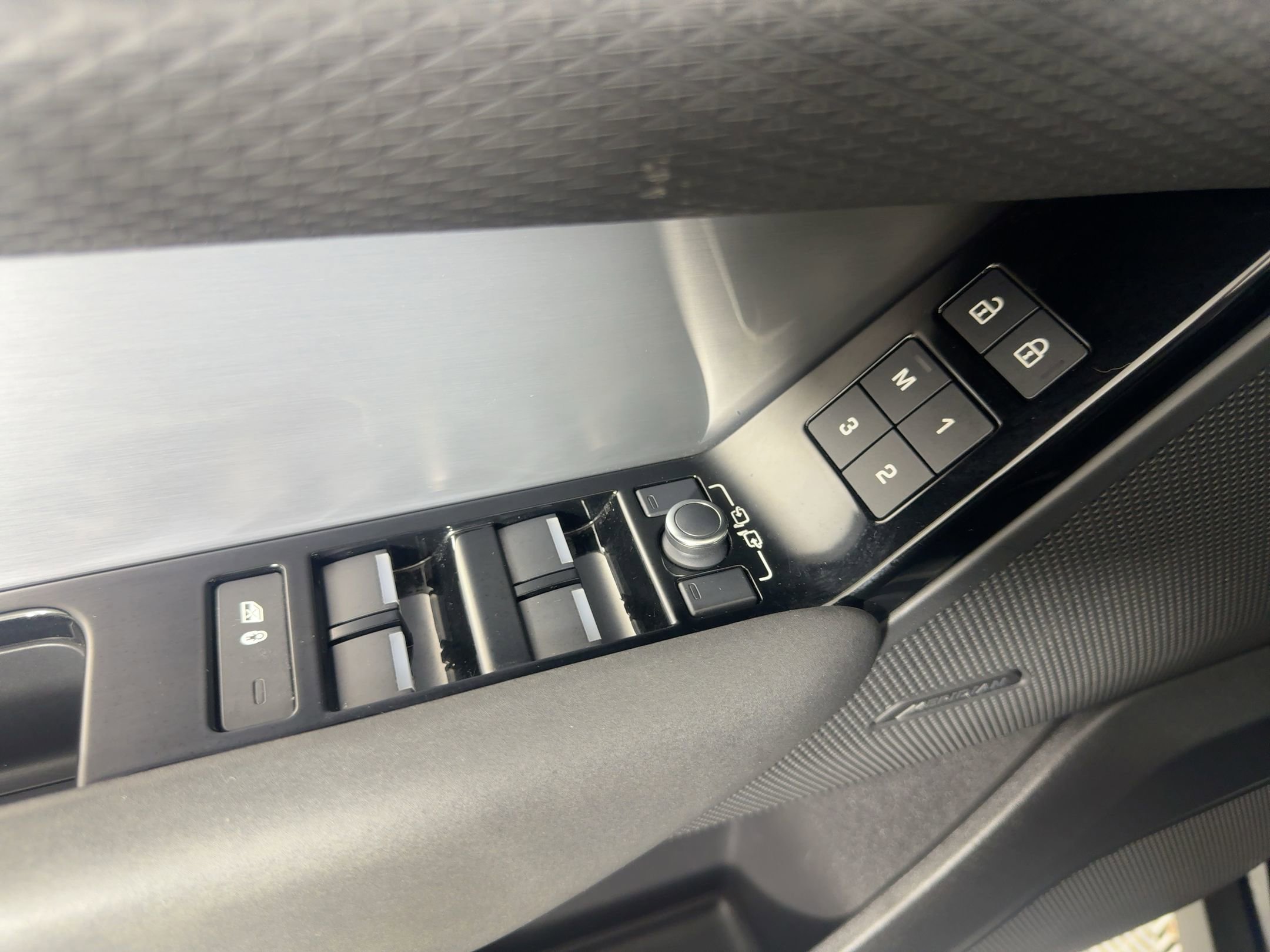 Used 2022 Land Rover Range Rover Velar R-Dynamic S image 13