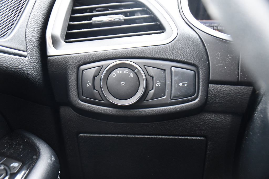 Used 2018 Ford Edge Titanium w/ Equipment Group 302A AWD/4WD image 34