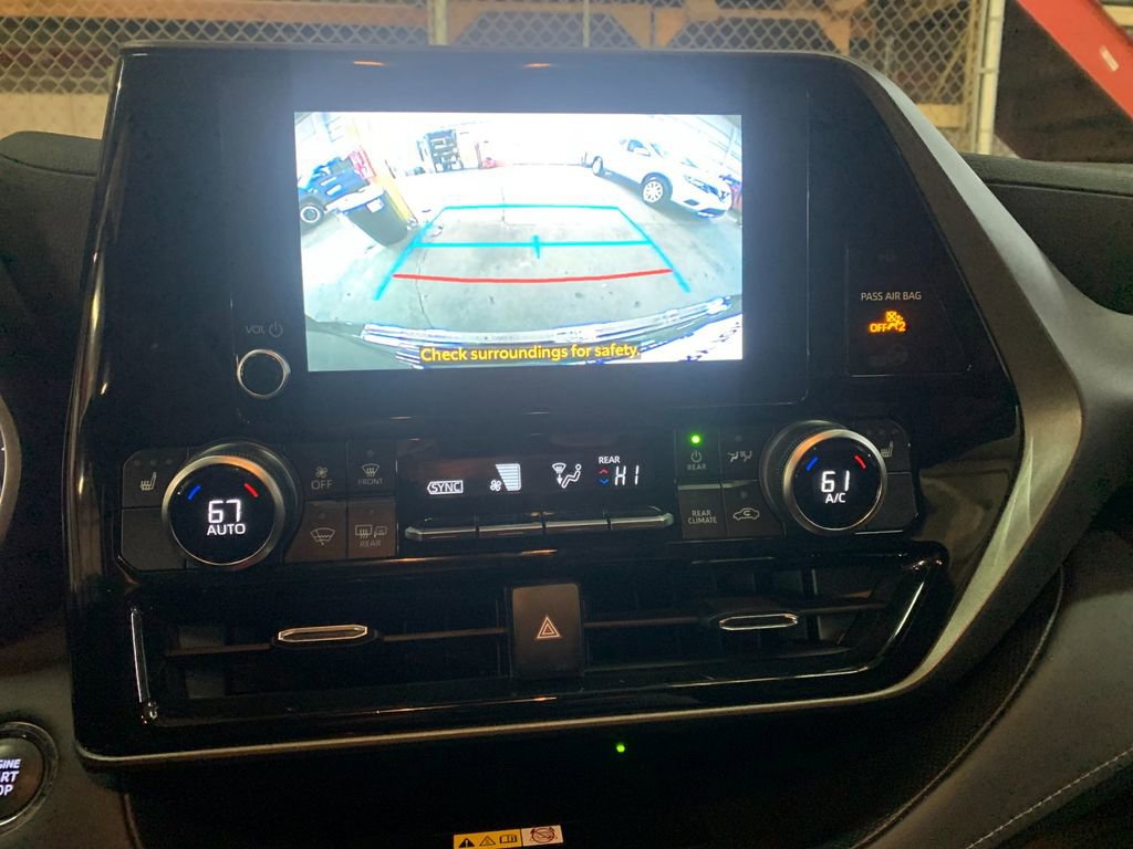 Used 2023 Toyota Highlander XLE image 25