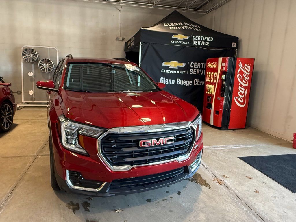 Certified 2022 GMC Terrain SLE w/ Driver Convenience Package image 8