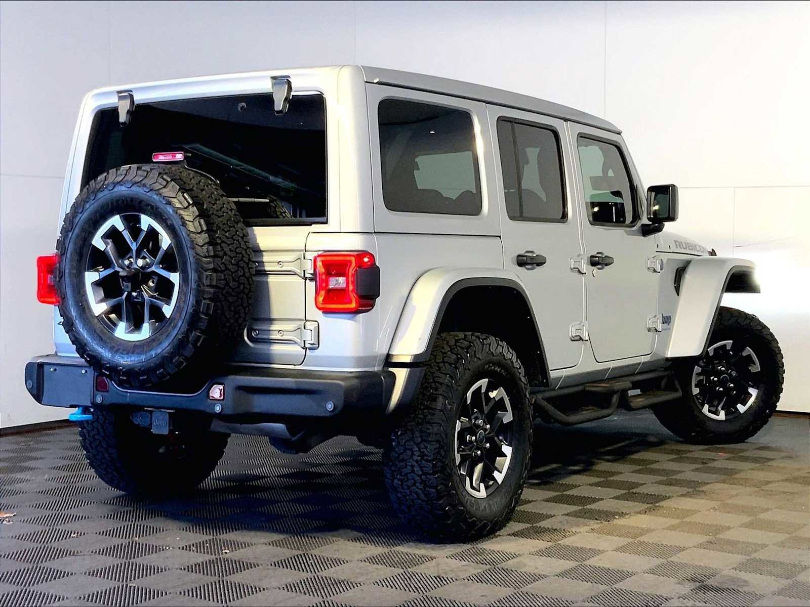 Used 2024 Jeep Wrangler Unlimited Rubicon 4xe AWD/4WD image 7