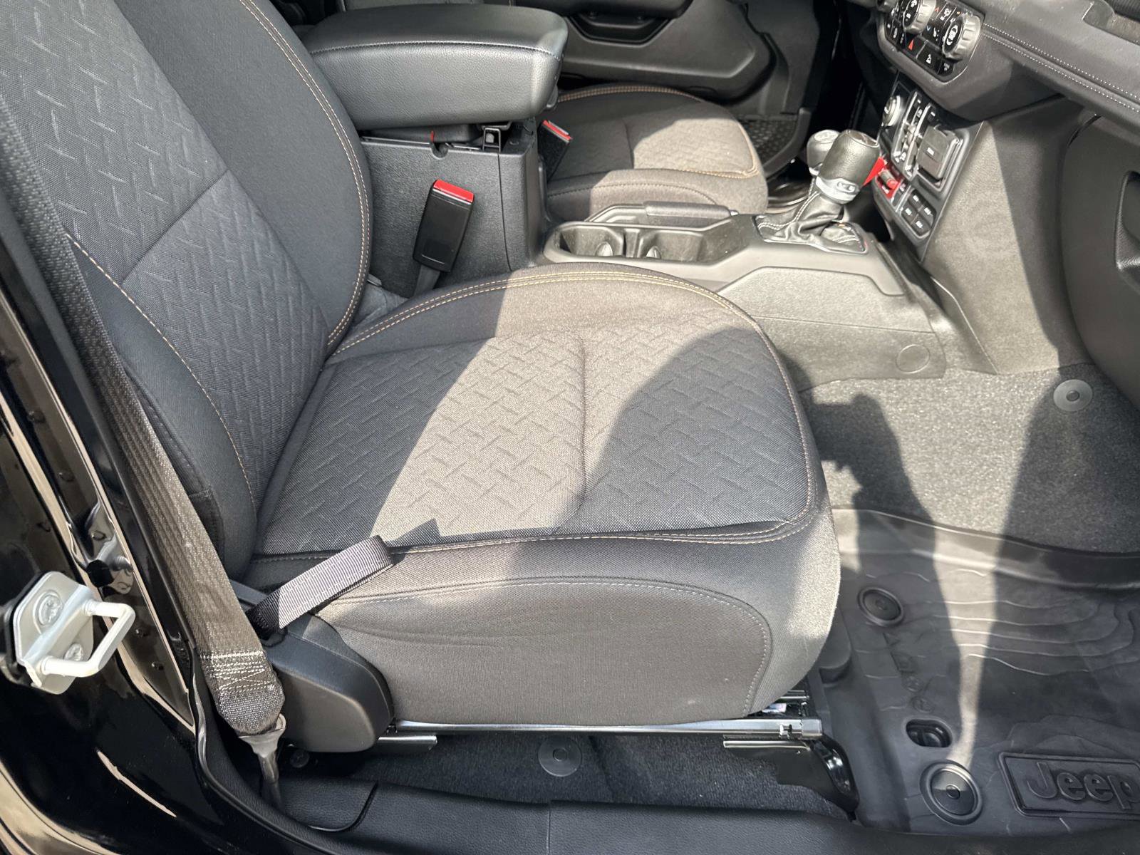 Used 2024 Jeep Gladiator Mojave w/ Convenience Group image 11