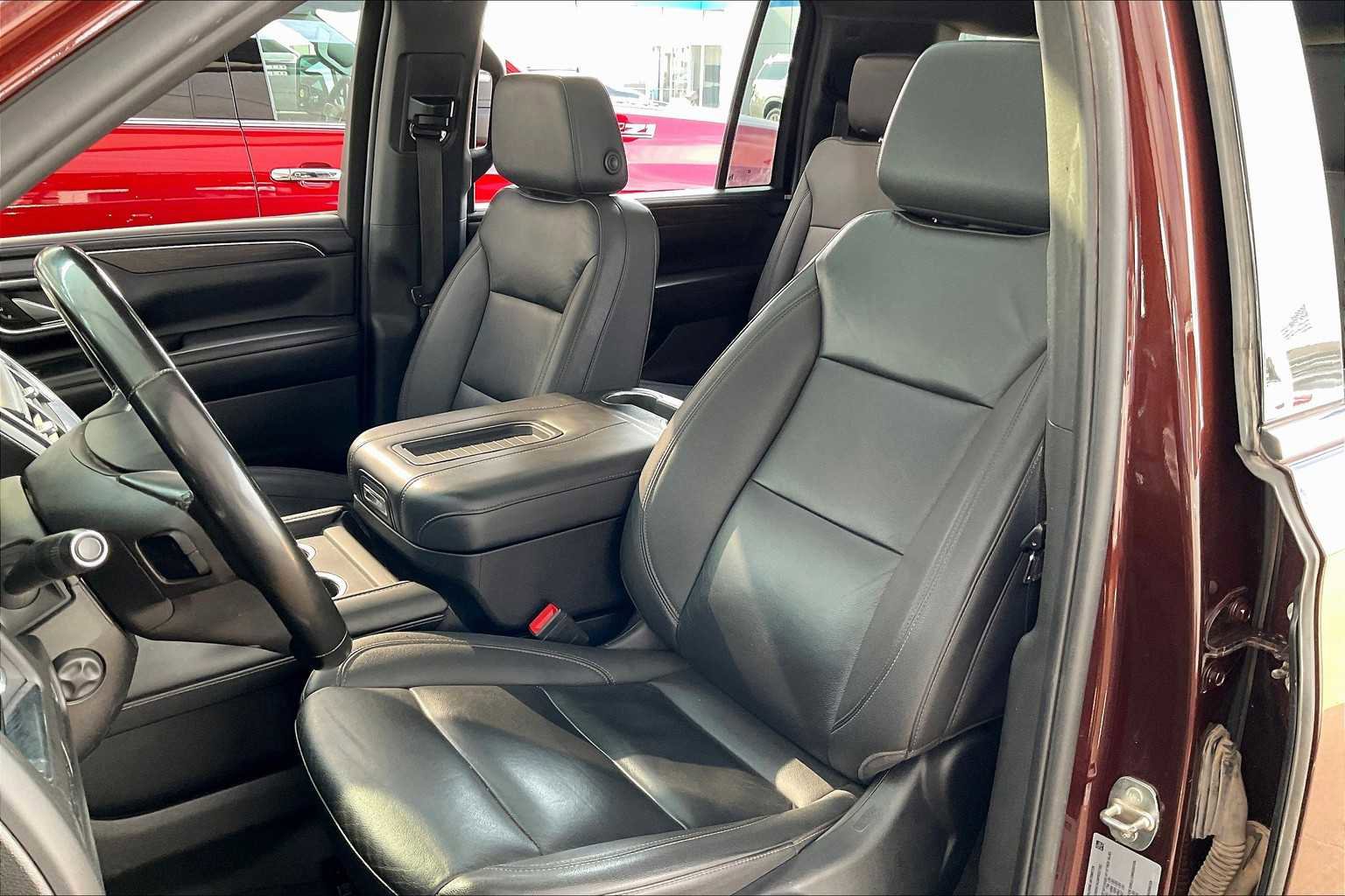 Used 2023 Chevrolet Suburban LT w/ LT Signature Package image 8