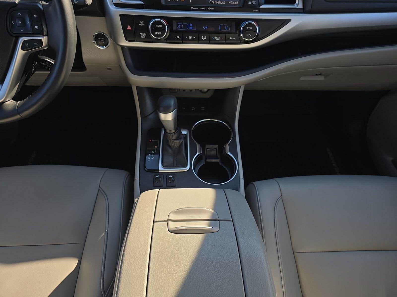 Used 2019 Toyota Highlander XLE image 19