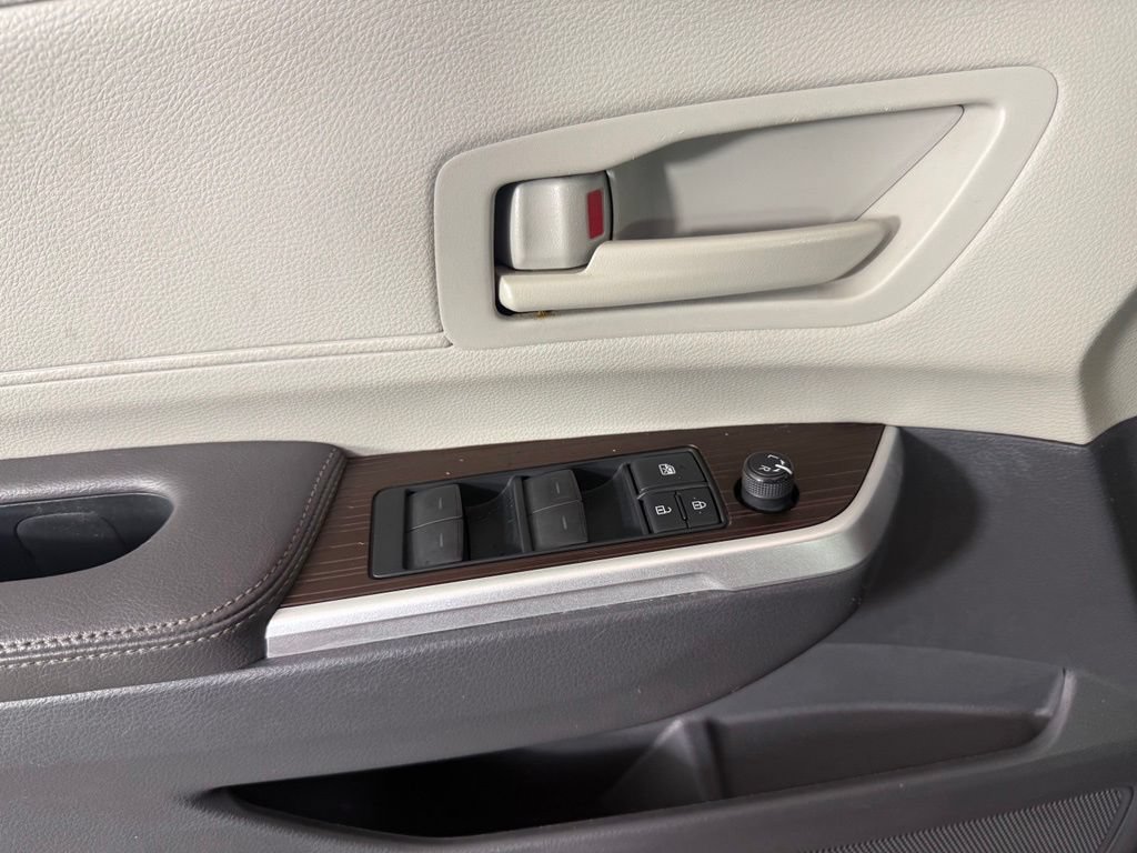 Used 2021 Toyota Sienna LE w/ LE Plus Package FWD image 20