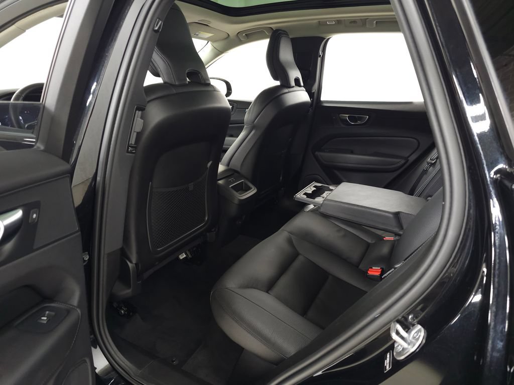 Certified 2025 Volvo XC60 B5 Plus AWD/4WD image 20