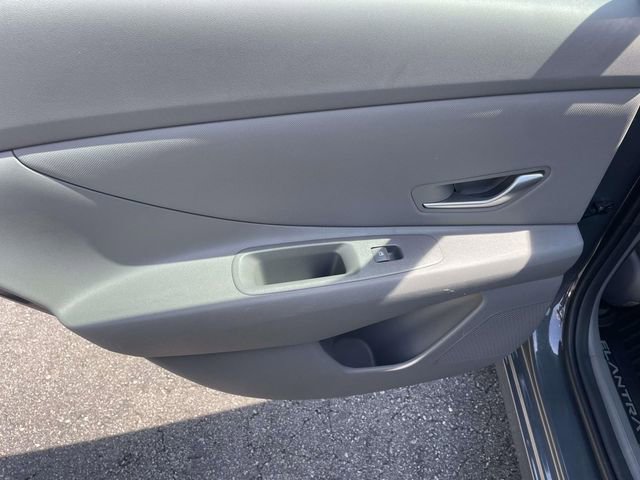 Certified 2025 Hyundai Elantra Sport image 11