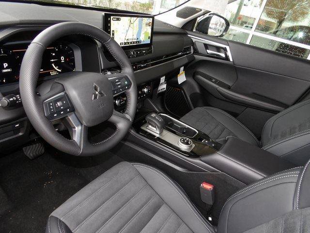 New 2025 Mitsubishi Outlander SE image 13