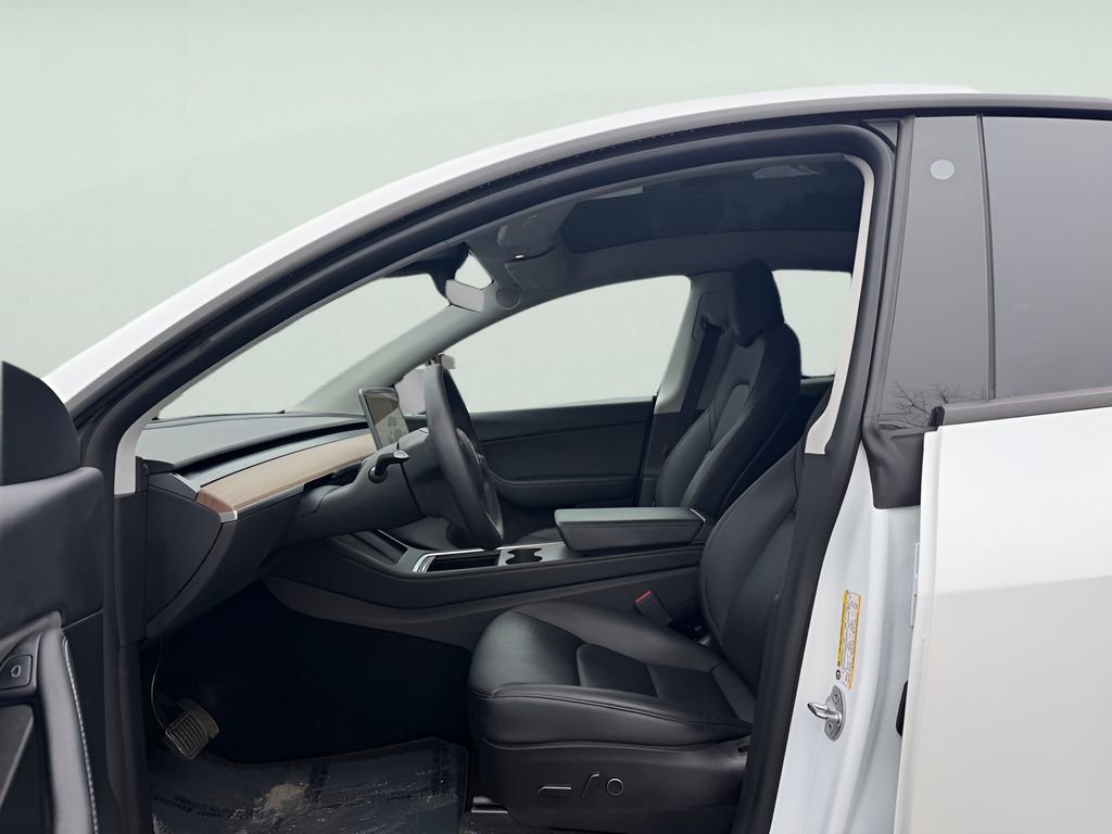 Used 2022 Tesla Model Y Long Range image 14