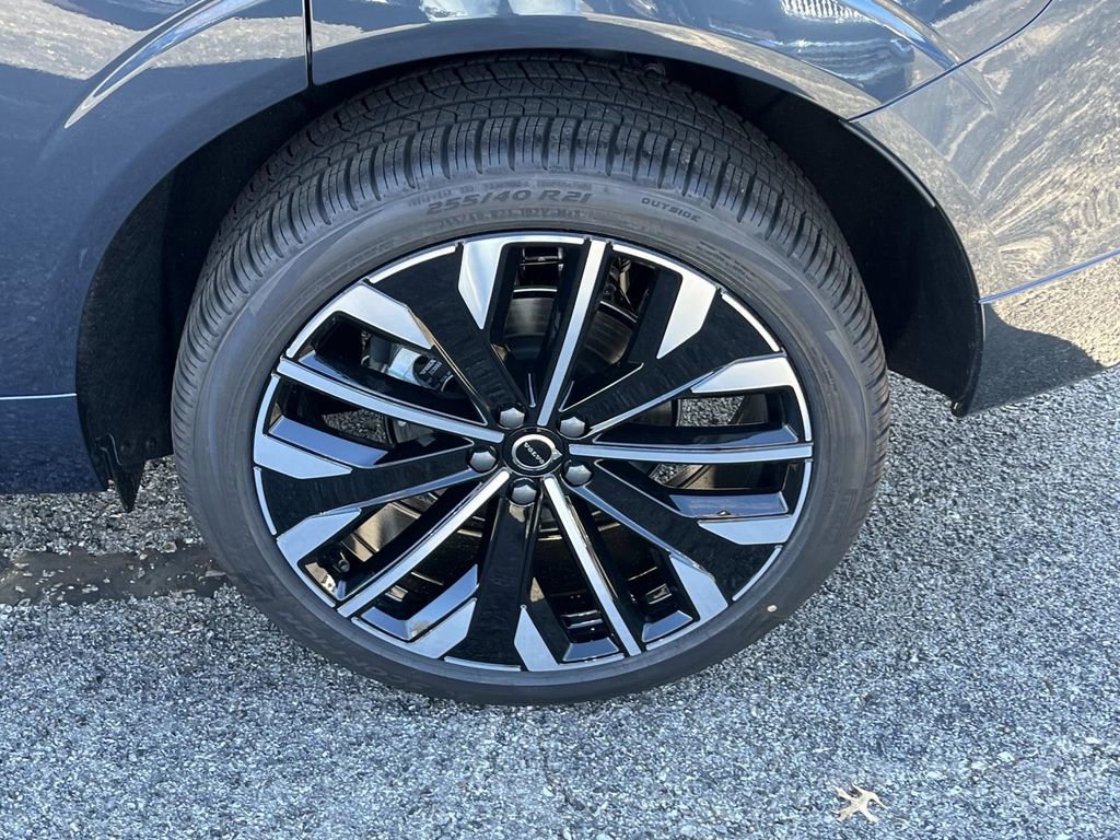 New 2026 Volvo XC60 B5 Ultra w/ Climate Package image 11