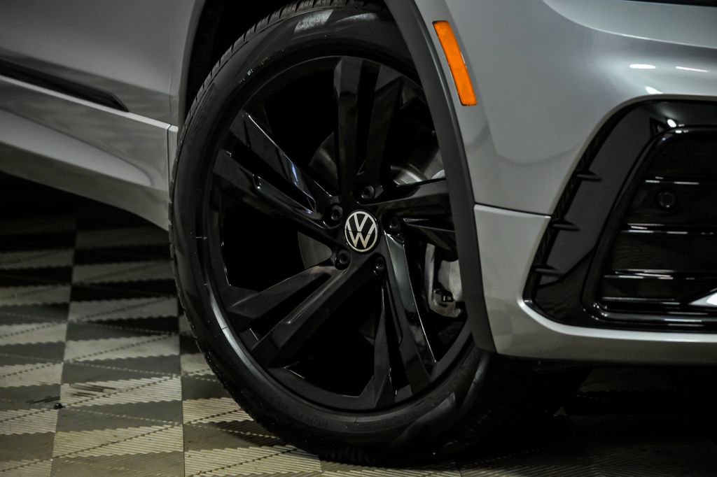 Certified 2024 Volkswagen Tiguan SE R-Line AWD/4WD image 3