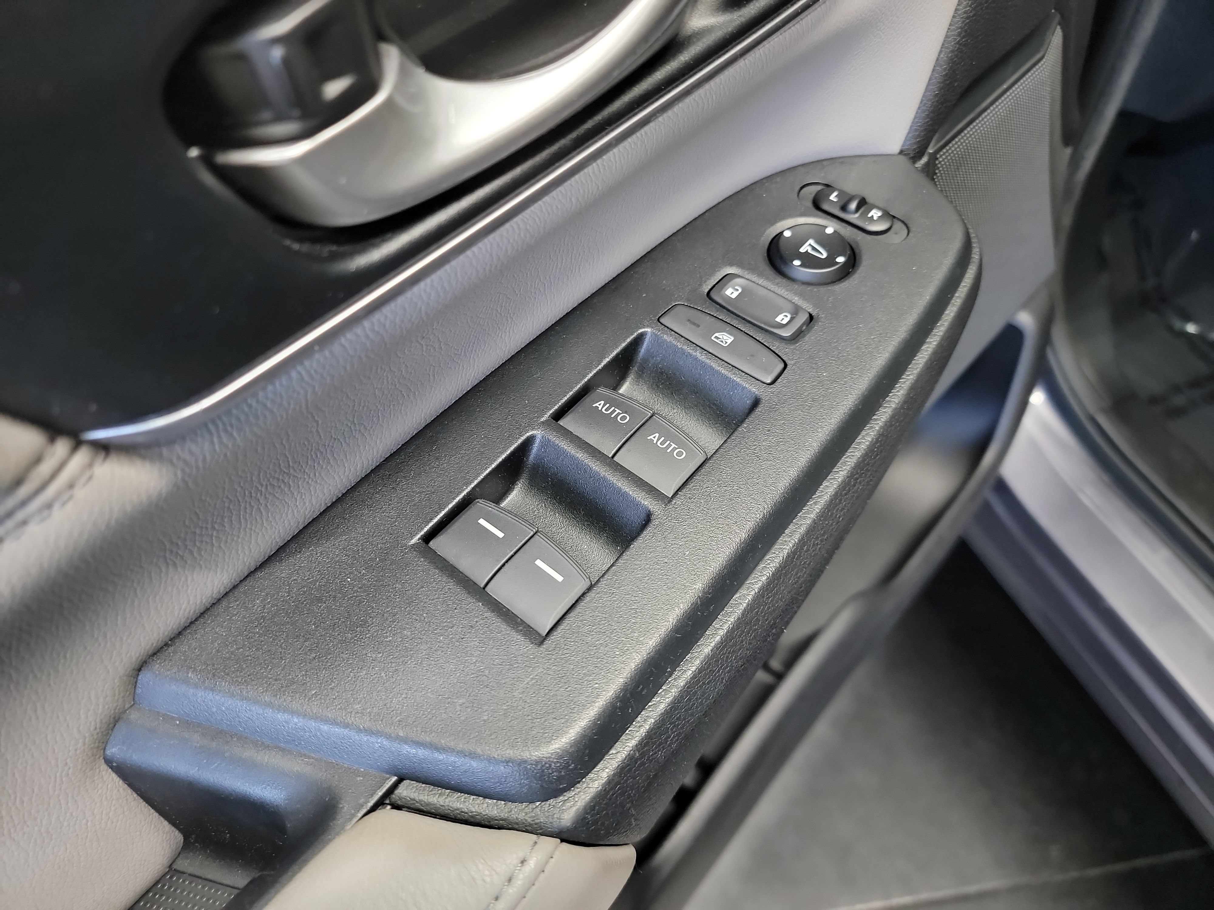 Used 2017 Honda CR-V EX-L image 14