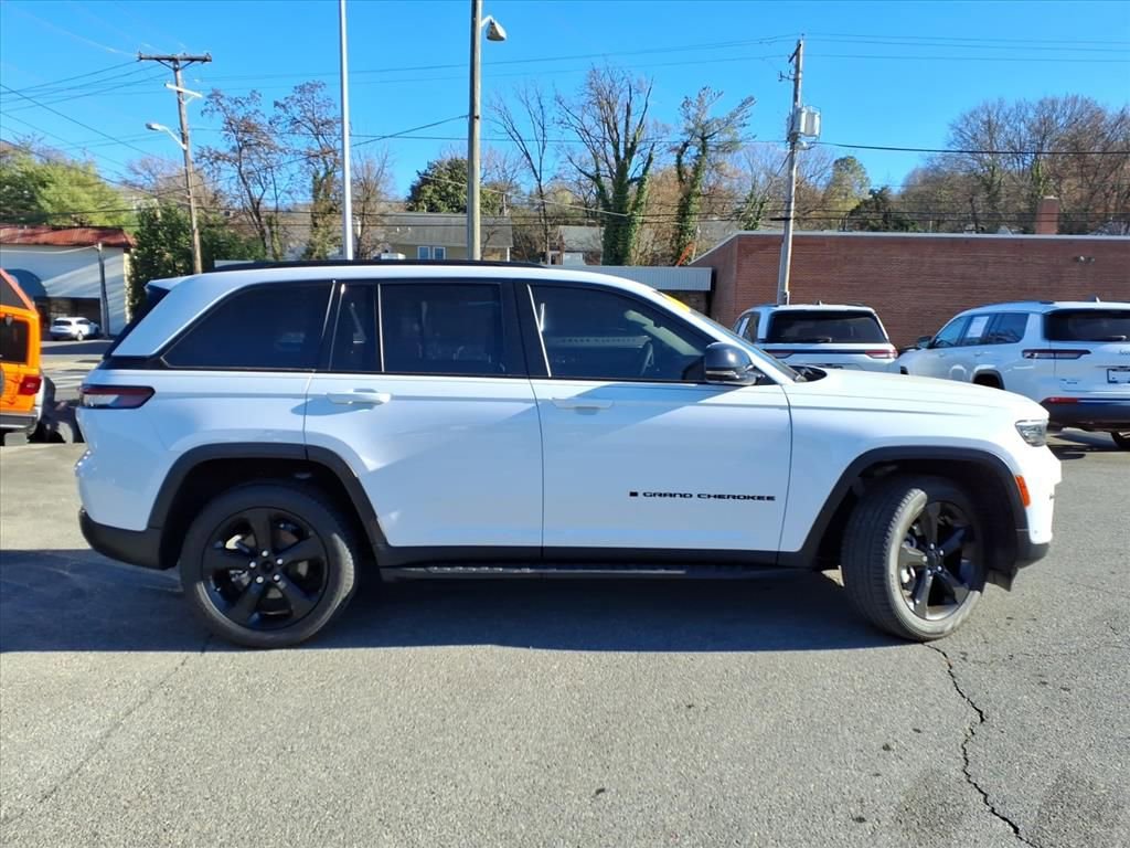 Used 2023 Jeep Grand Cherokee Limited w/ Luxury Tech Group II image 37