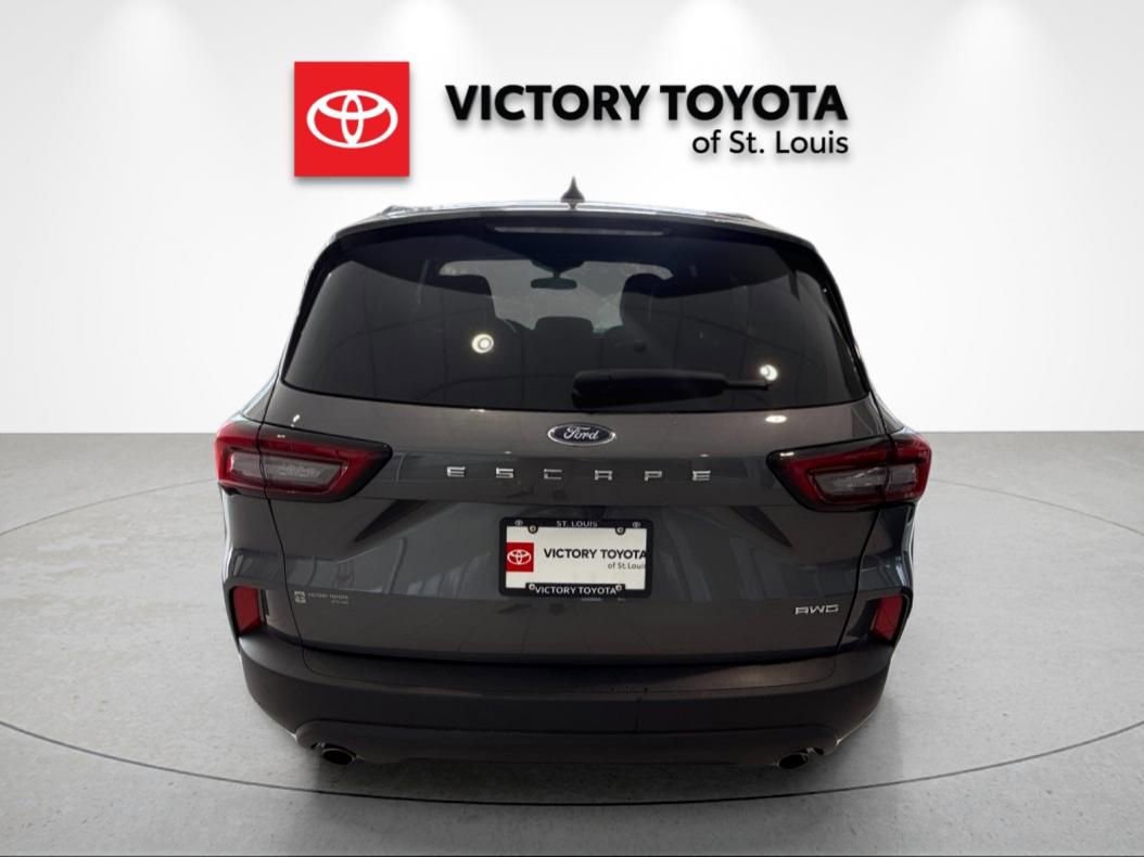 Used 2025 Ford Escape ST-Line AWD/4WD image 4