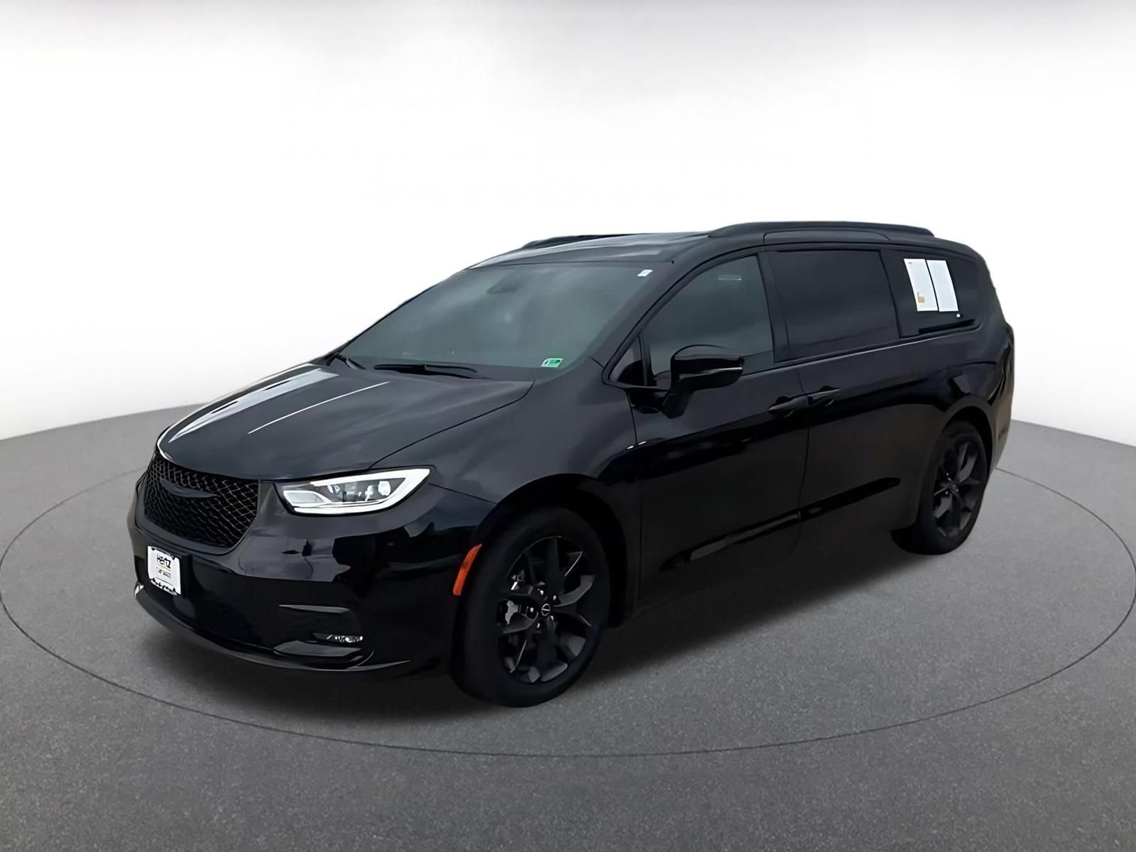 Used 2025 Chrysler Pacifica Limited FWD image 7