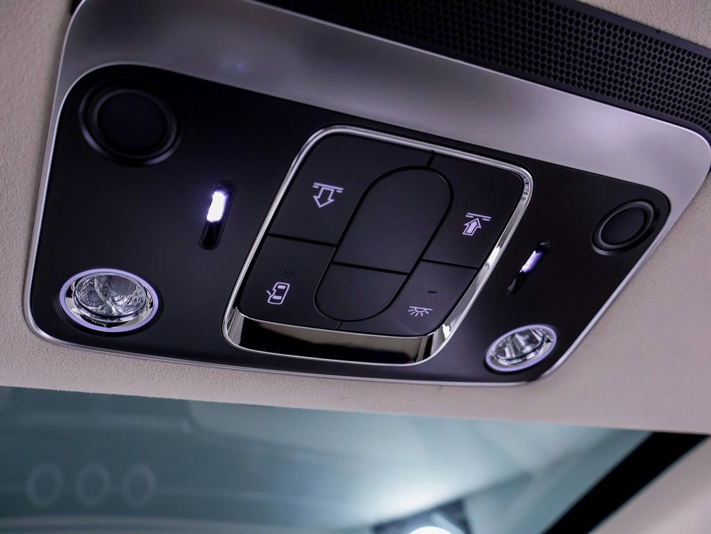 Used 2024 Bentley Flying Spur V8 image 18