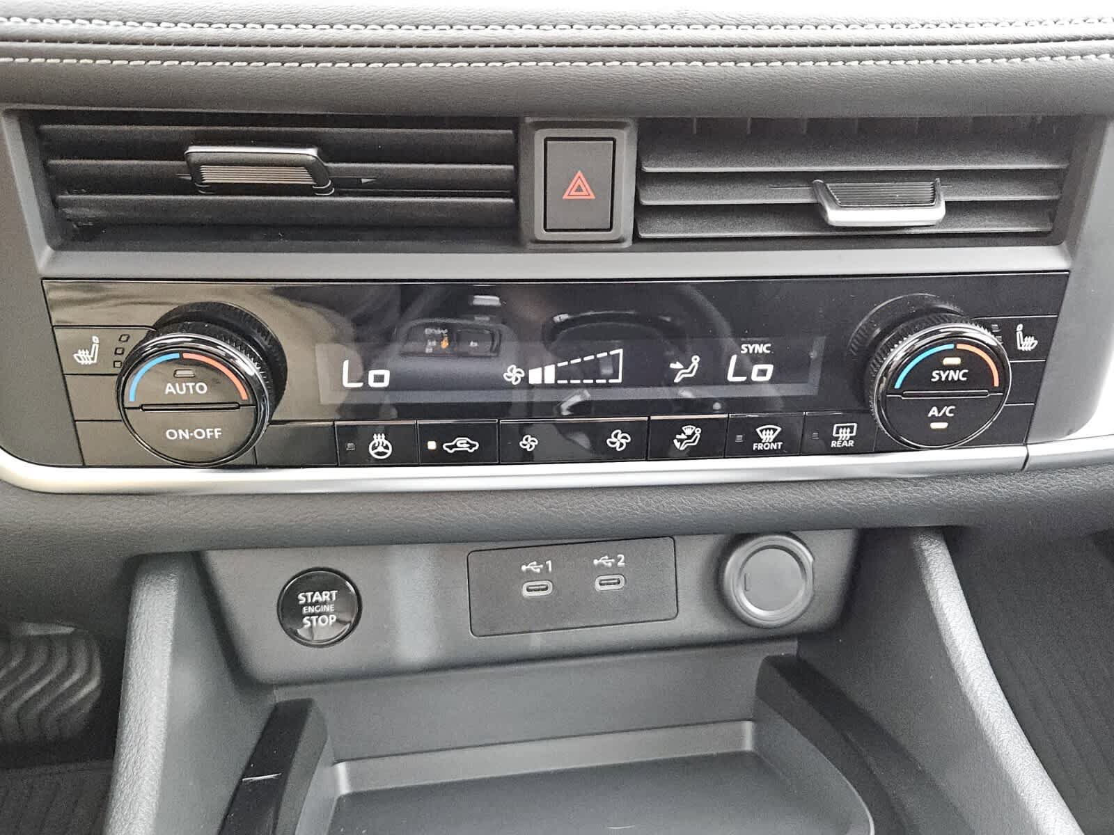 Used 2024 Nissan Rogue SV w/ SV Premium Package image 10