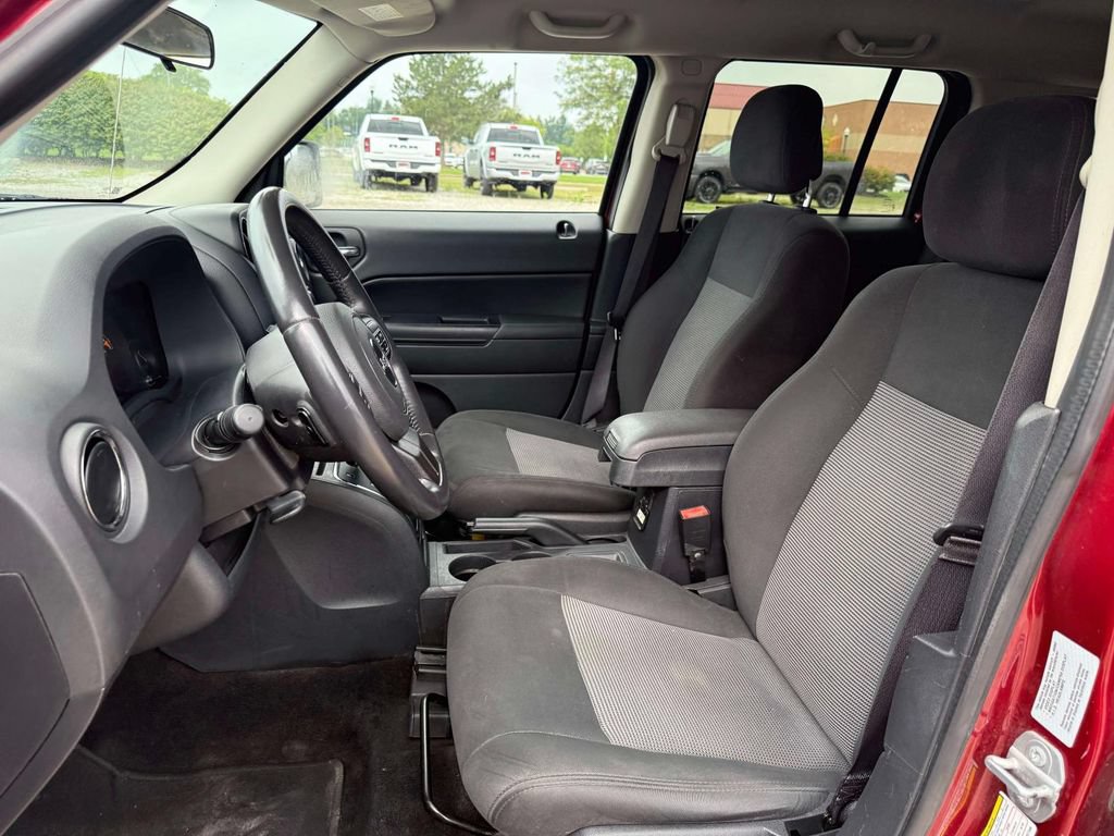 Used 2015 Jeep Patriot Latitude FWD image 14