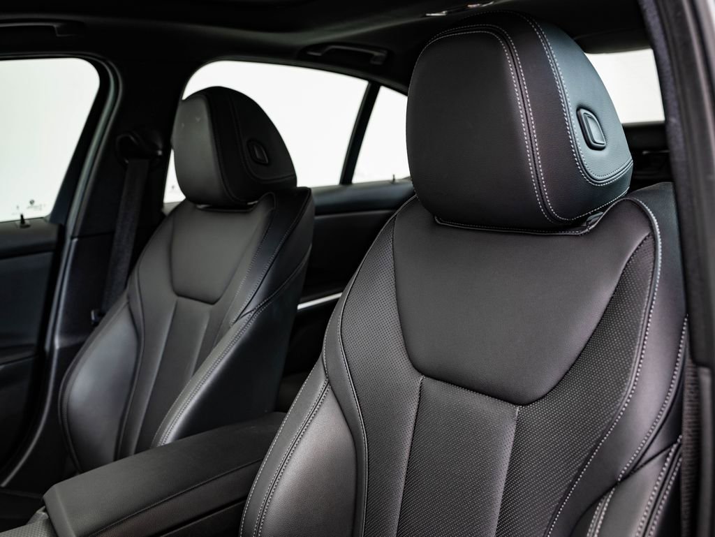 Used 2023 BMW 330i xDrive Sedan w/ M Sport Package image 23