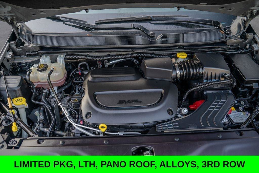 Used 2025 Chrysler Pacifica Limited FWD image 10