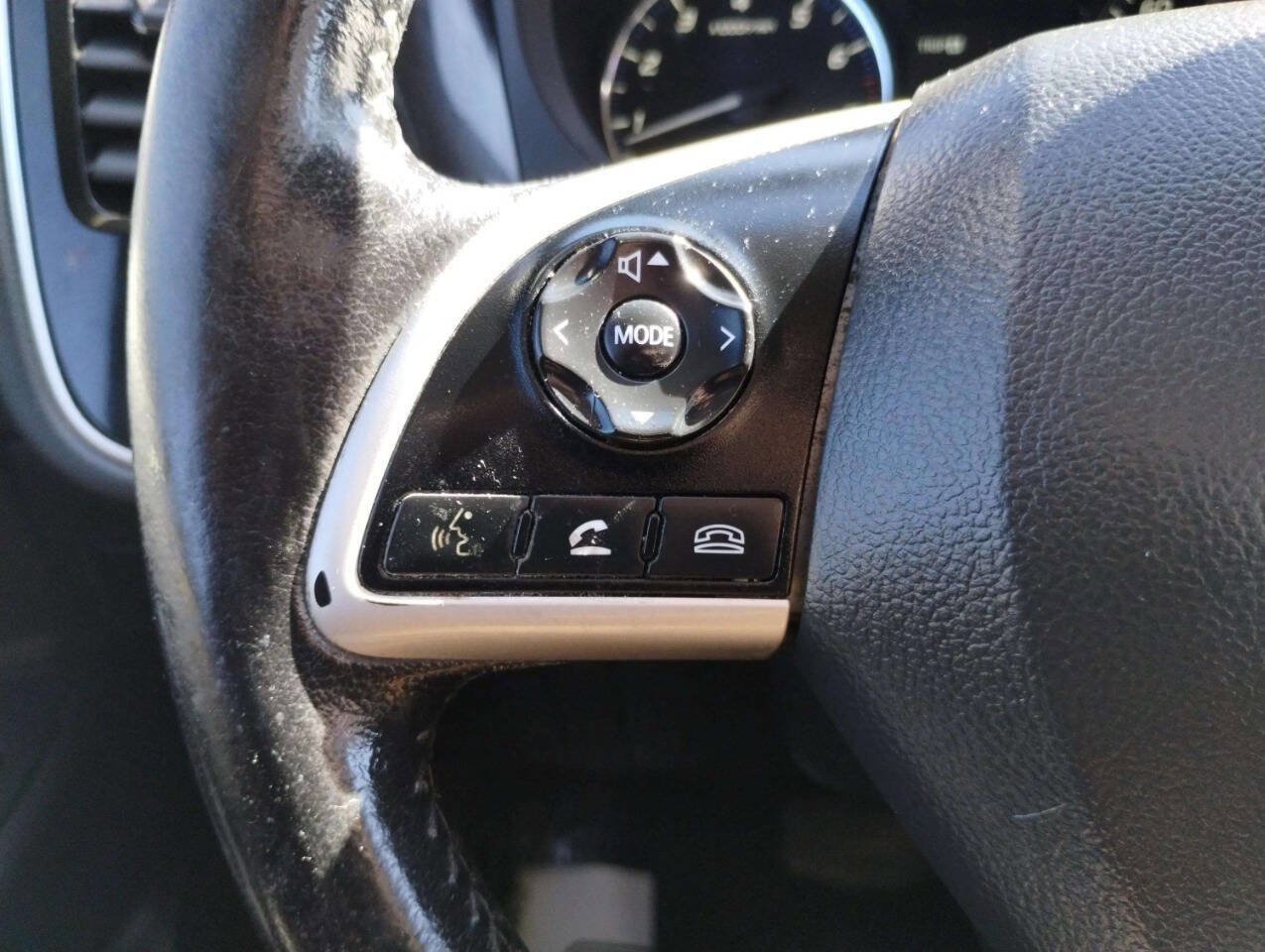 Used 2015 Mitsubishi Outlander SE image 26