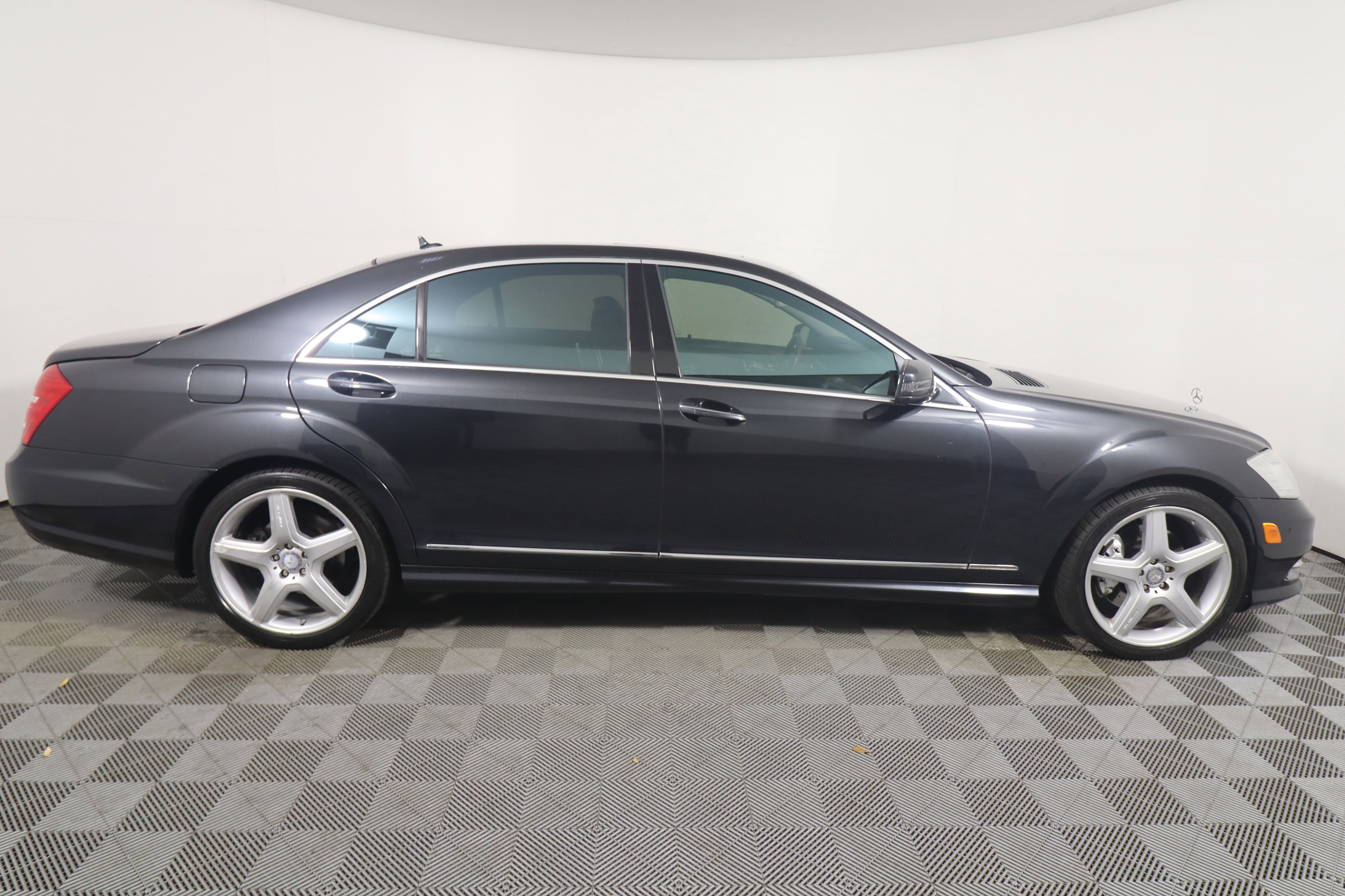 Used 2011 Mercedes-Benz S 550 4MATIC image 6