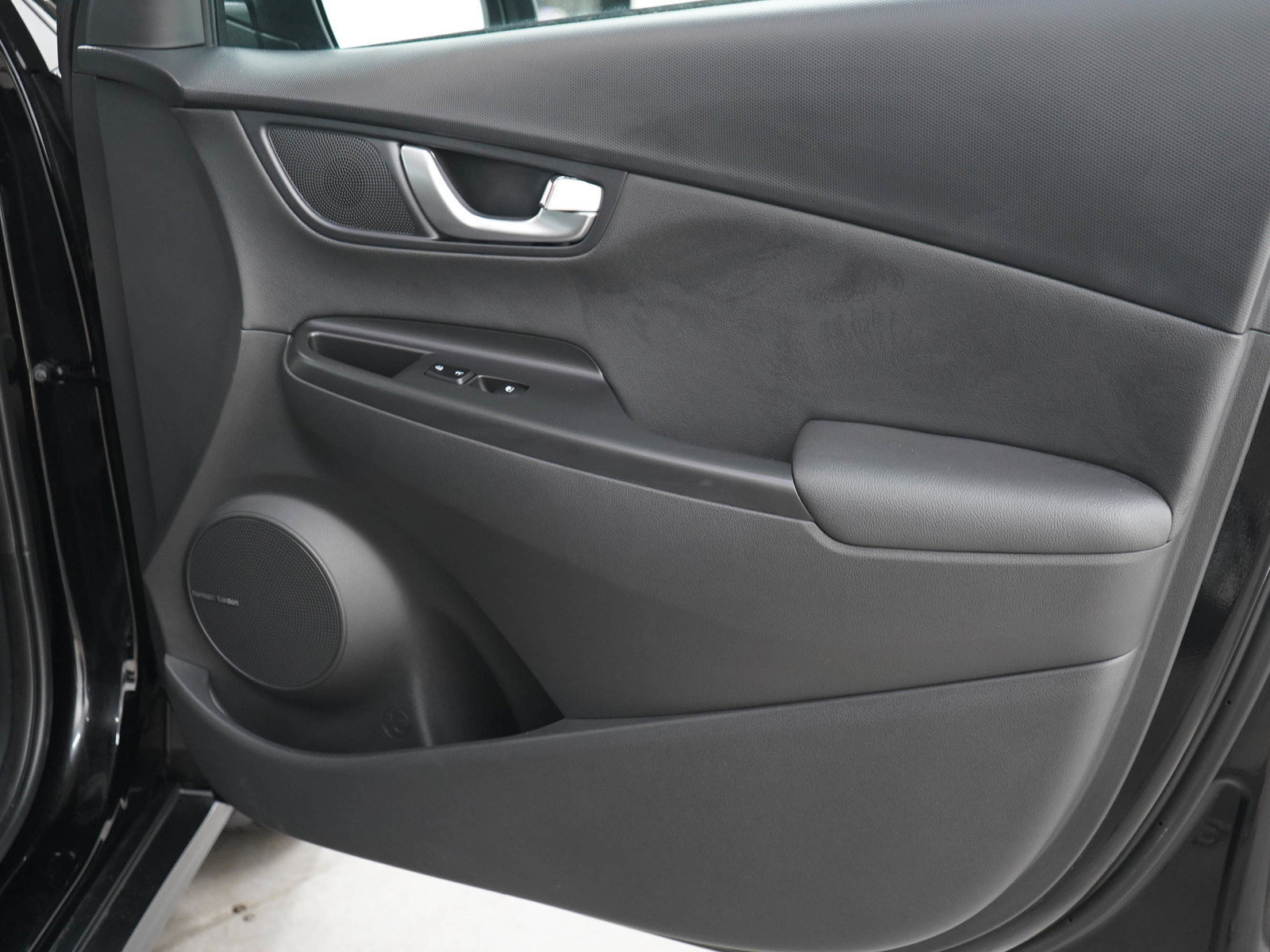Used 2023 Hyundai Kona Limited FWD image 9