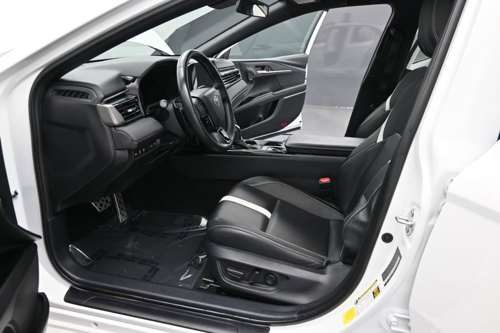Used 2025 Toyota Camry SE FWD image 13