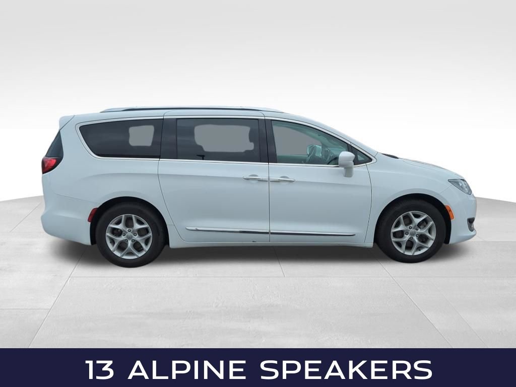 Used 2018 Chrysler Pacifica Touring-L w/ Tire & Wheel Group image 9