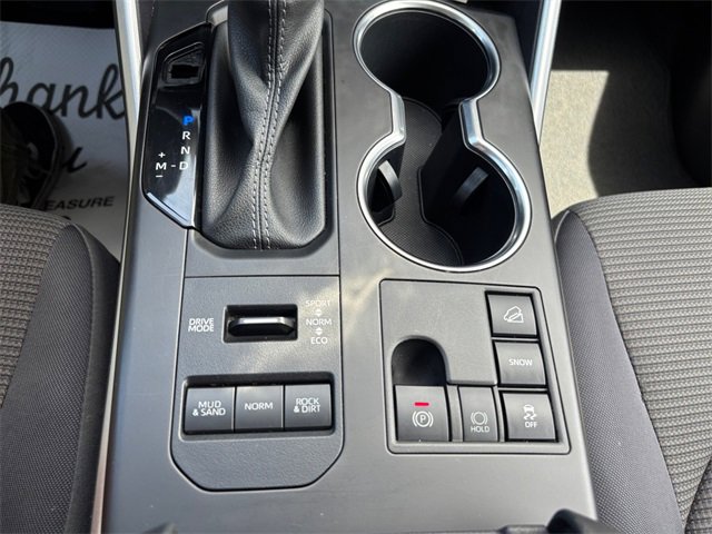 Used 2023 Toyota Highlander LE image 24