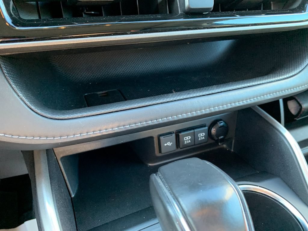 Used 2021 Toyota Highlander XLE AWD/4WD image 24