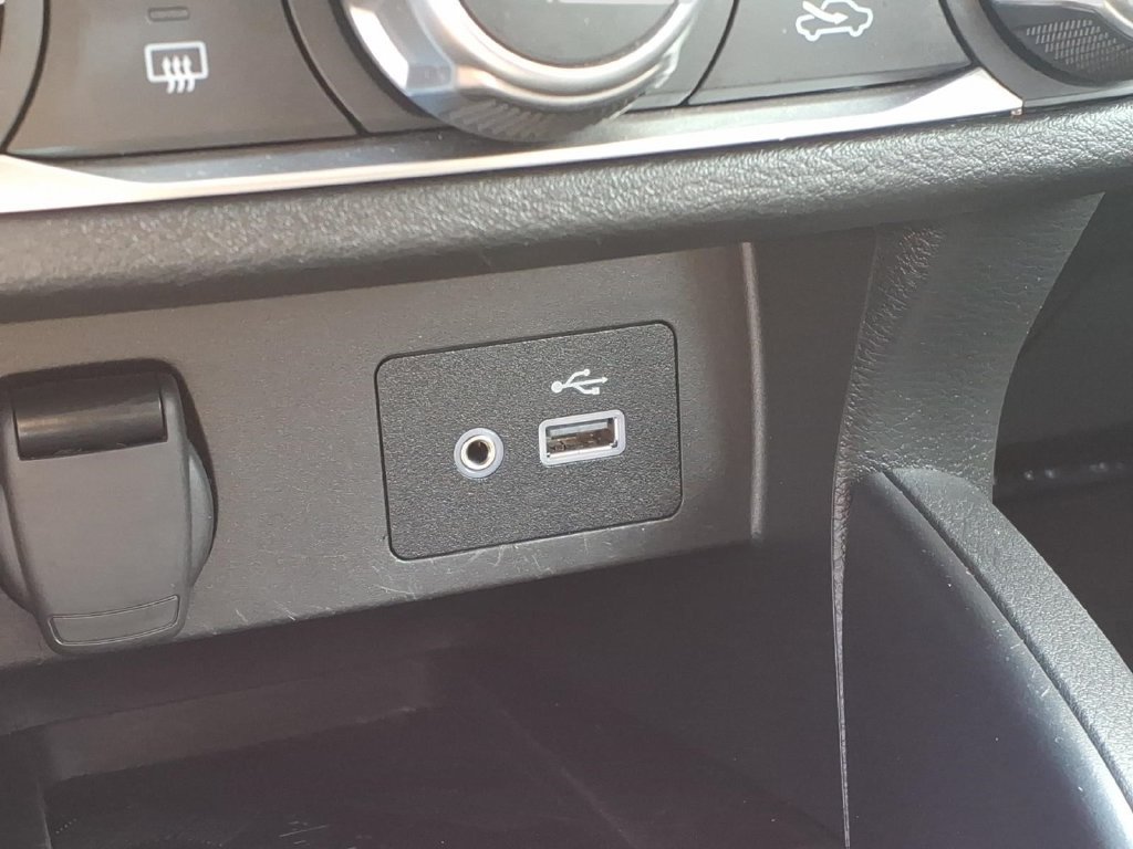 Used 2025 Nissan Versa SV FWD image 18