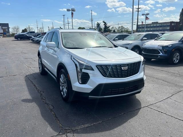 Used 2023 Cadillac XT4 Premium Luxury w/ Cold Weather Package AWD/4WD image 3