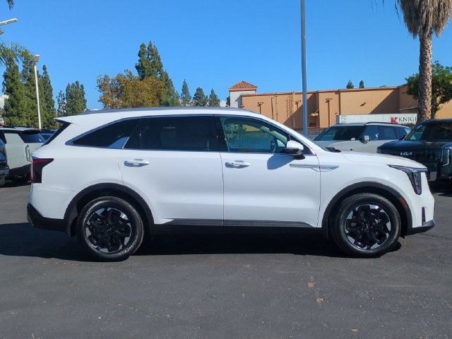 Certified 2026 Kia Sorento S w/ S Panoramic Sunroof Package FWD image 2