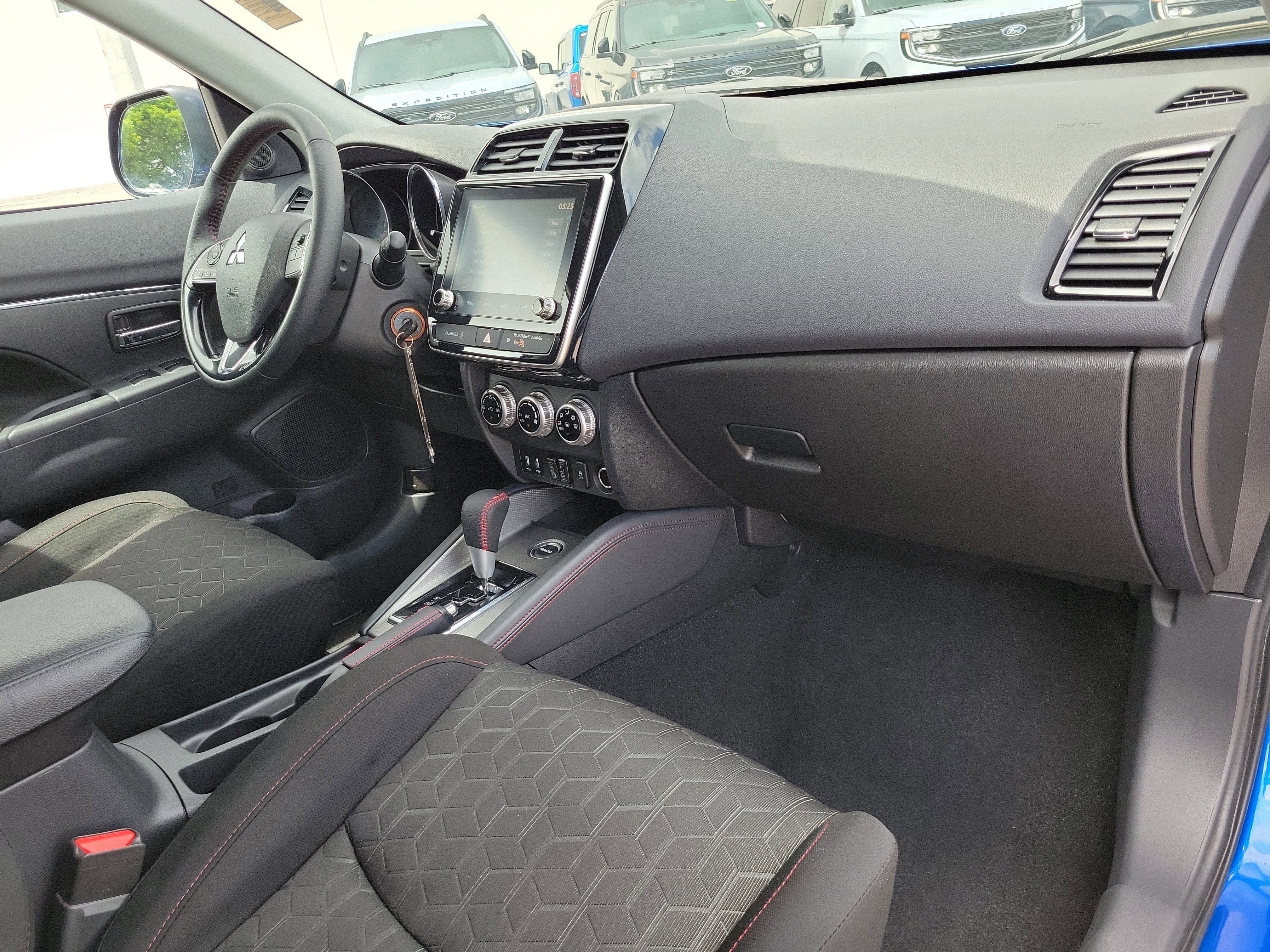Used 2025 Mitsubishi Outlander Sport LE AWD/4WD image 18