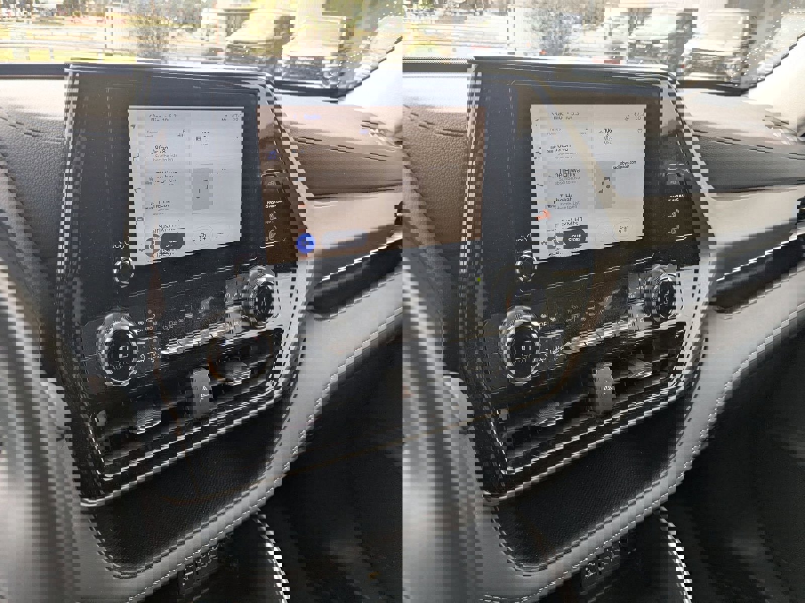 Used 2024 Toyota Highlander LE image 43