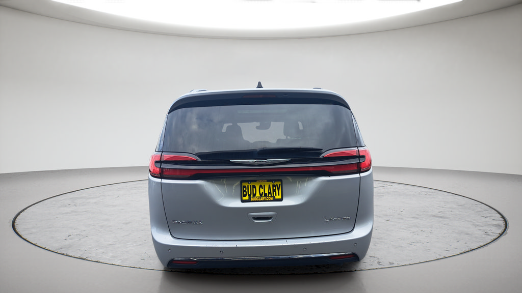 Used 2023 Chrysler Pacifica Limited FWD image 4