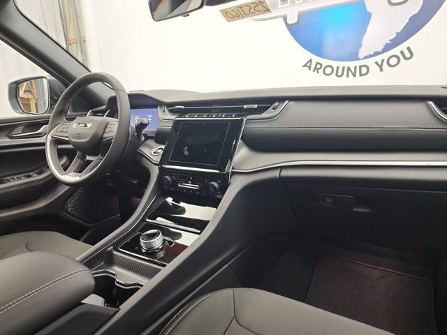 New 2025 Jeep Grand Cherokee Laredo X w/ Luxury Tech Group I image 24