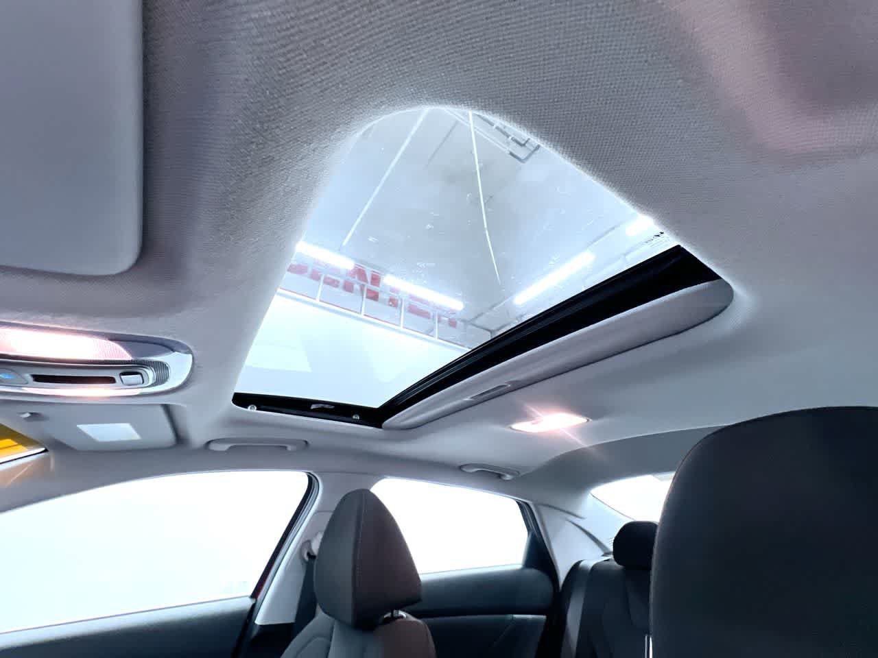 Used 2025 Hyundai Elantra SEL FWD image 46