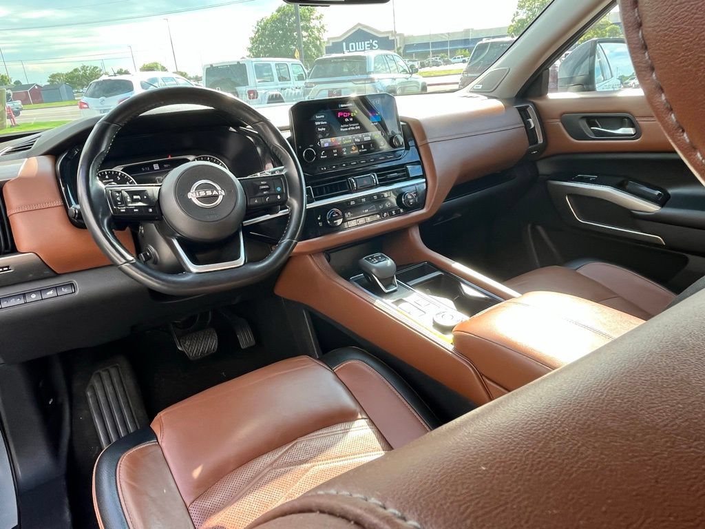Used 2023 Nissan Pathfinder Platinum w/ Black Appearance Package AWD/4WD image 7