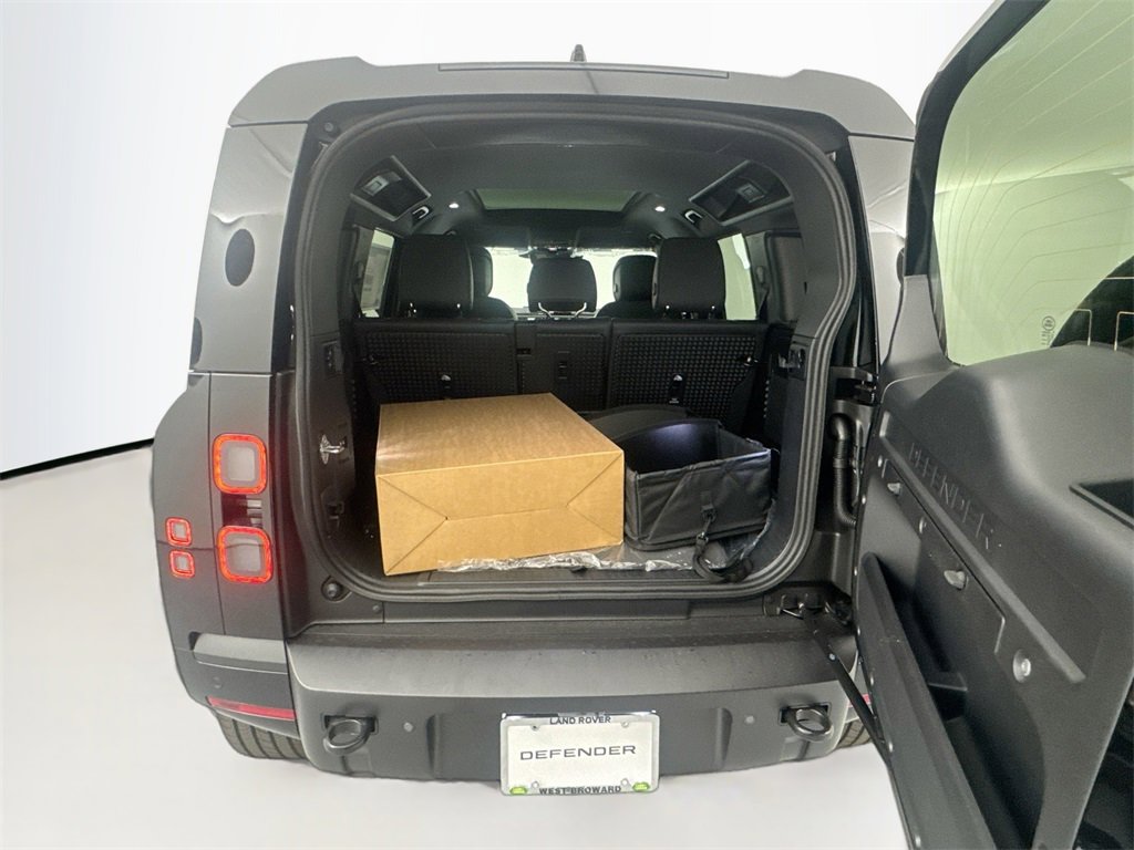 New 2026 Land Rover Defender 110 X-Dynamic SE image 26