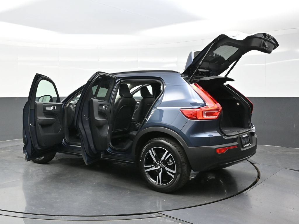 New 2026 Volvo XC40 B5 Core w/ Climate Package AWD/4WD image 45