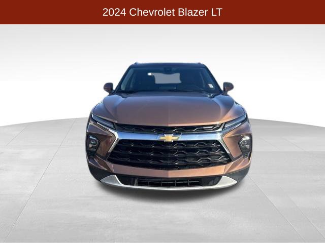 Used 2024 Chevrolet Blazer LT w/ Convenience Package AWD/4WD image 2