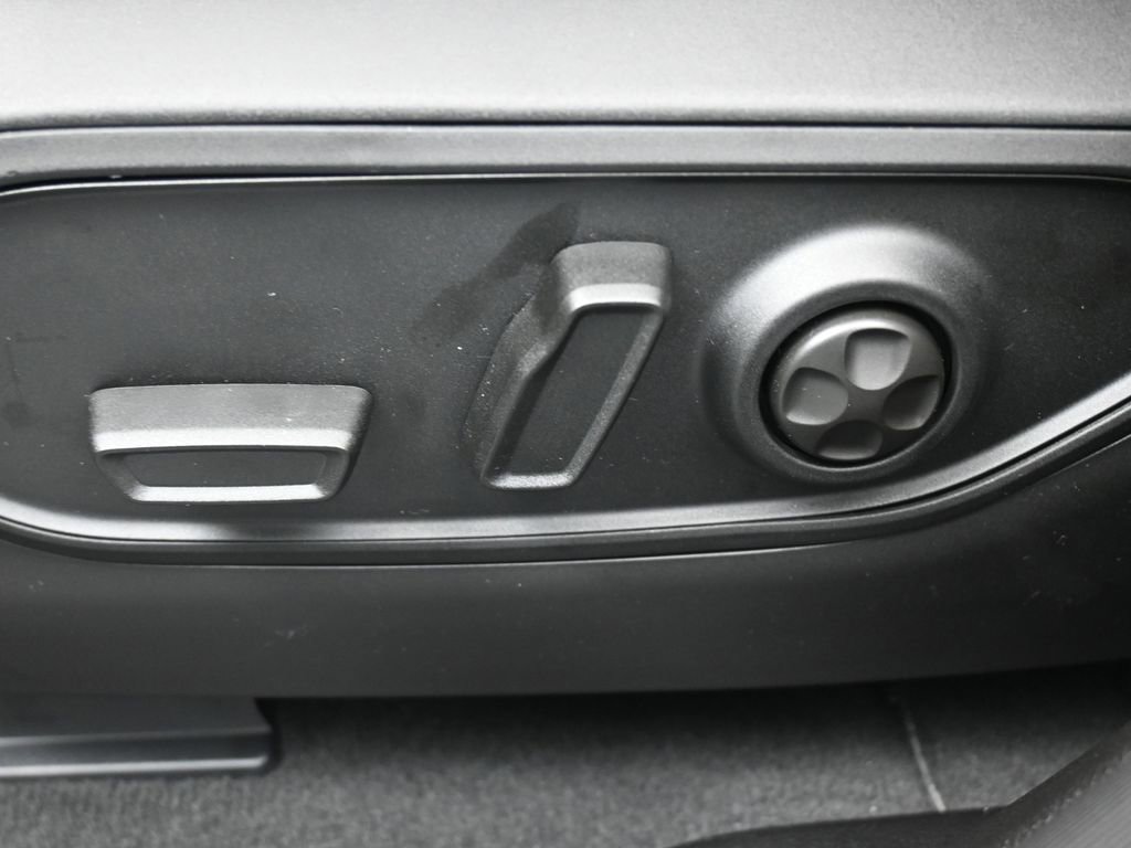 New 2025 Jeep Grand Cherokee Altitude image 33
