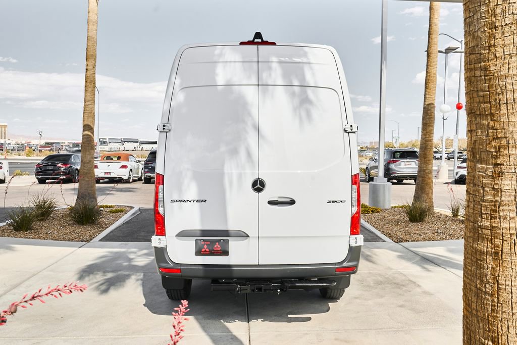 Used 2025 Mercedes-Benz Sprinter 2500 image 9