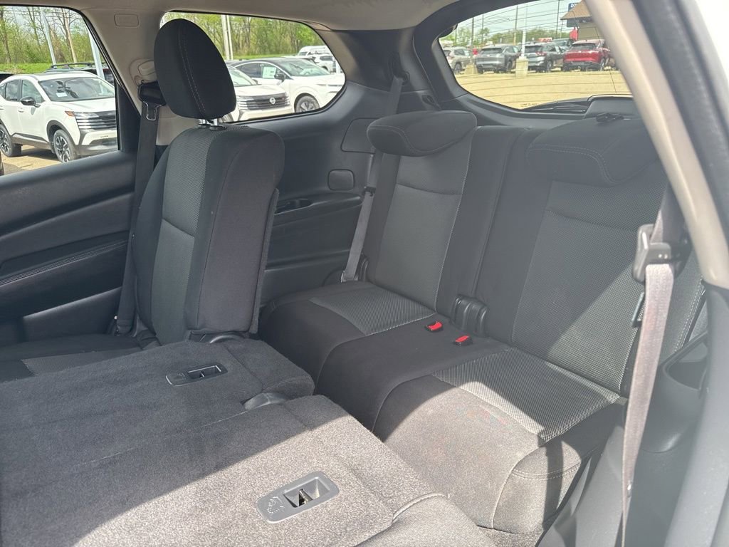 Used 2018 Nissan Pathfinder SV AWD/4WD image 34