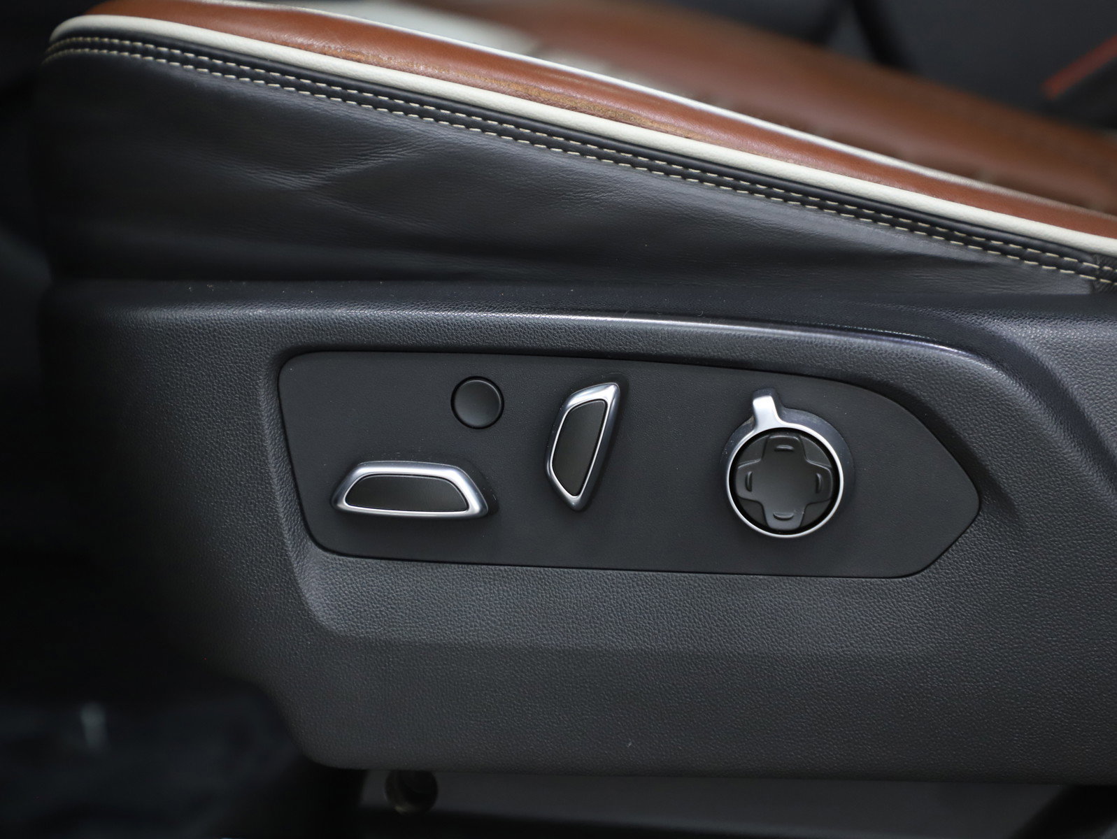 Used 2023 GMC Yukon Denali Ultimate image 34