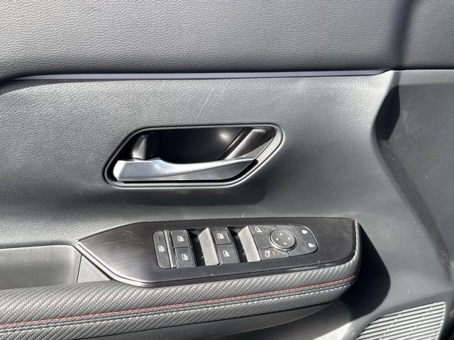 New 2025 Nissan Kicks SR image 12
